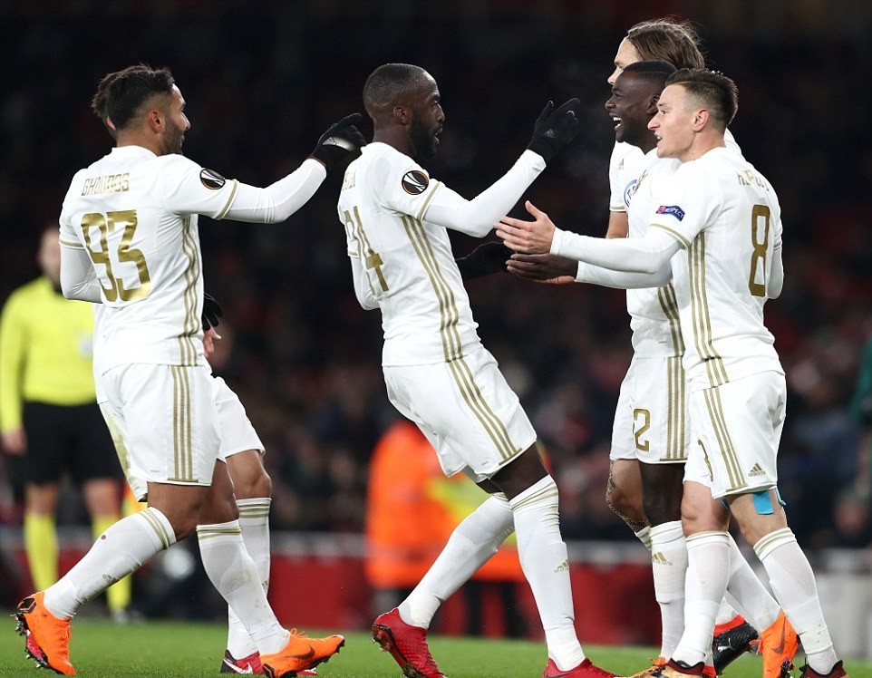 HLV Wenger nóng mặt khi thua Ostersunds ngay tại Emirates - Bóng Đá