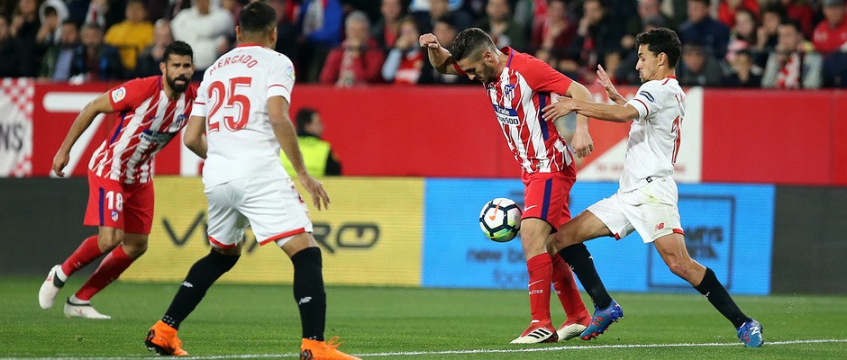 Pep Guardiola tháo ruy băng vàng ủng hộ Catalan - Bóng Đá