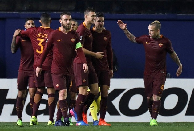 Chùm ảnh: Hat-trick của Dzeko nhấn chìm 