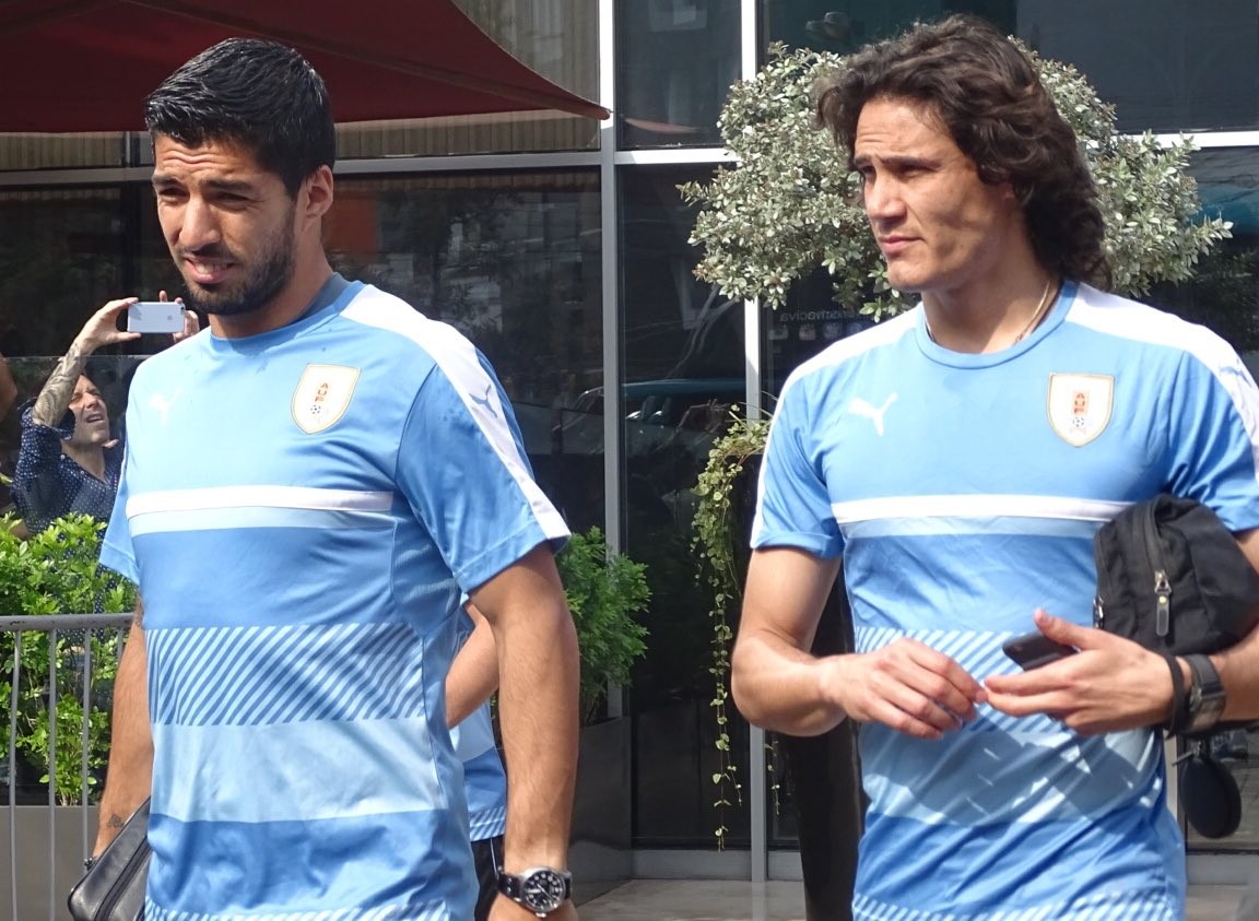 Suarez xuống làm thủ môn - Bóng Đá