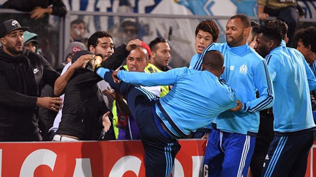 Patrice Evra thể hiện tài lẻ ngay trên đường phố - Bóng Đá