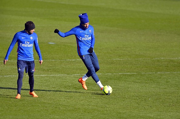 Dani Alves thể hiện tài 