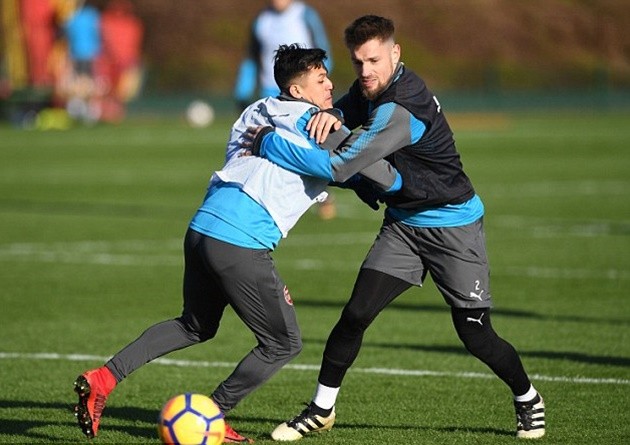 Sanchez chạy hùng hục trên sân, quyết tri ân Arsenal bằng một trận thắng - Bóng Đá