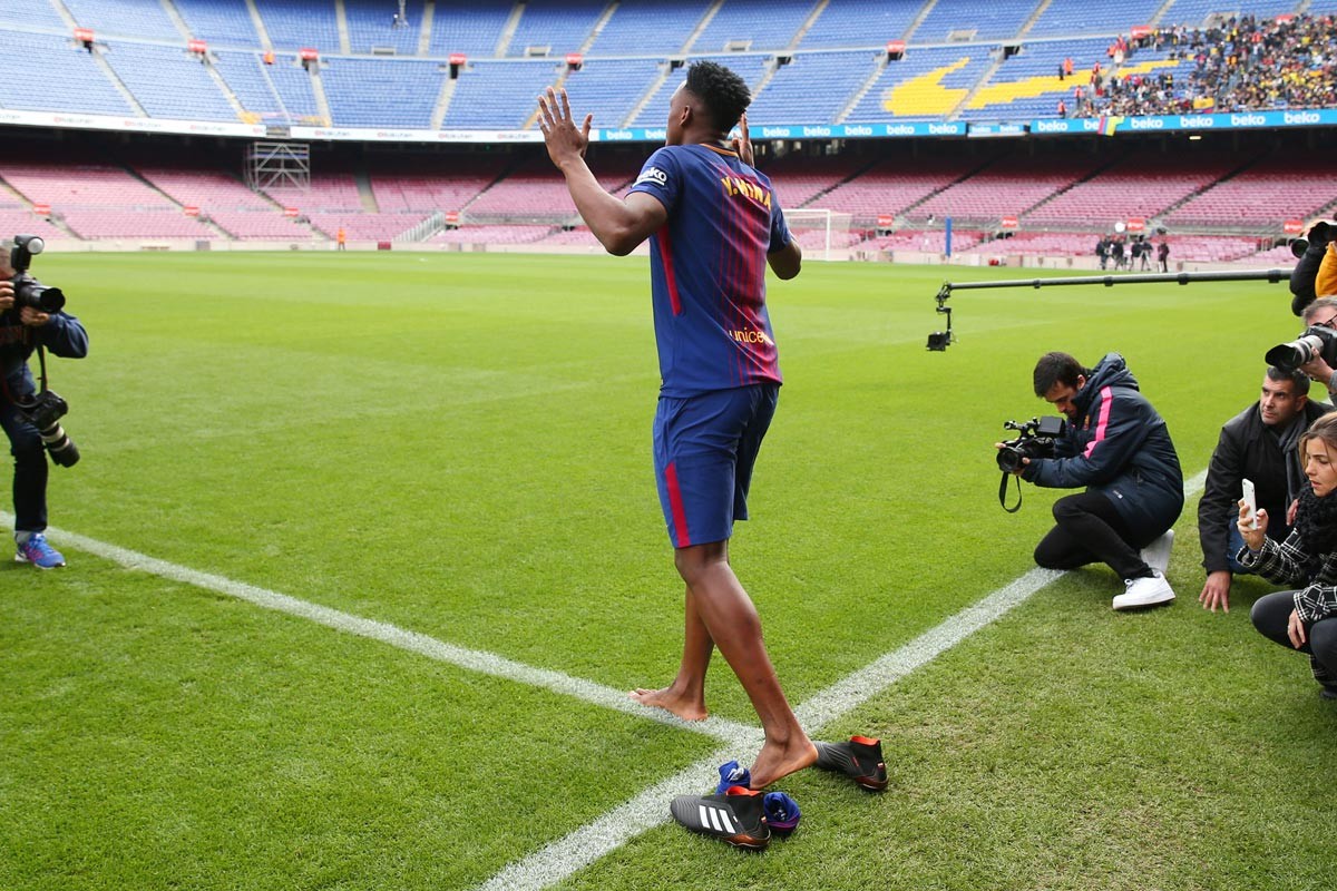 mina đi chân trần trên camp nou - Bóng Đá