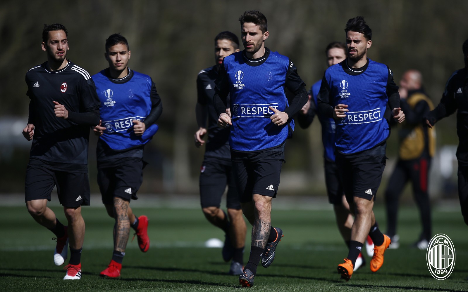 Milan 'liệt cánh' phải trước màn tái đấu Arsenal - Bóng Đá