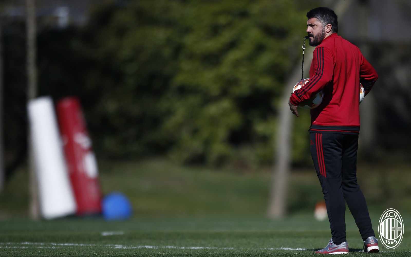 Milan 'liệt cánh' phải trước màn tái đấu Arsenal - Bóng Đá