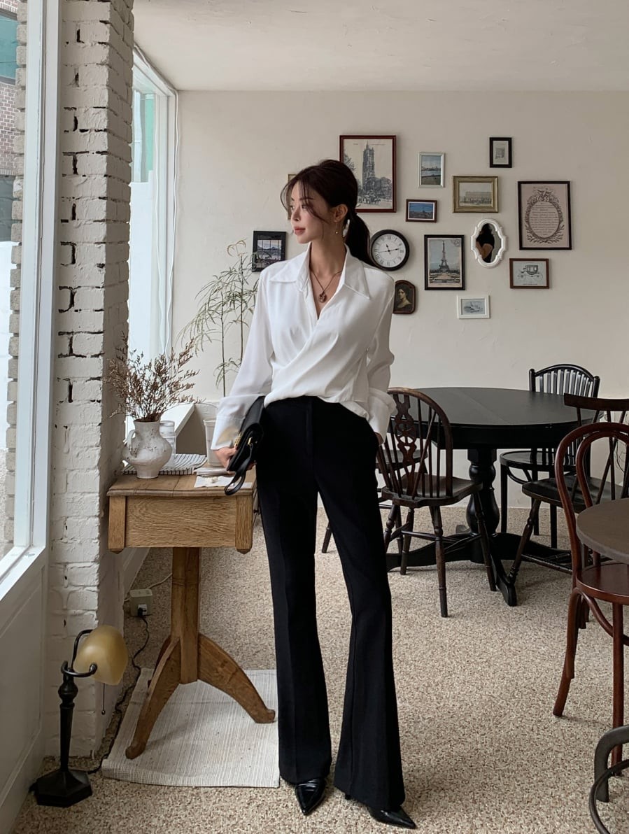 Sự kết hợp giữa áo blouse và quần âu luôn mang lại cảm giác chuyên nghiệp