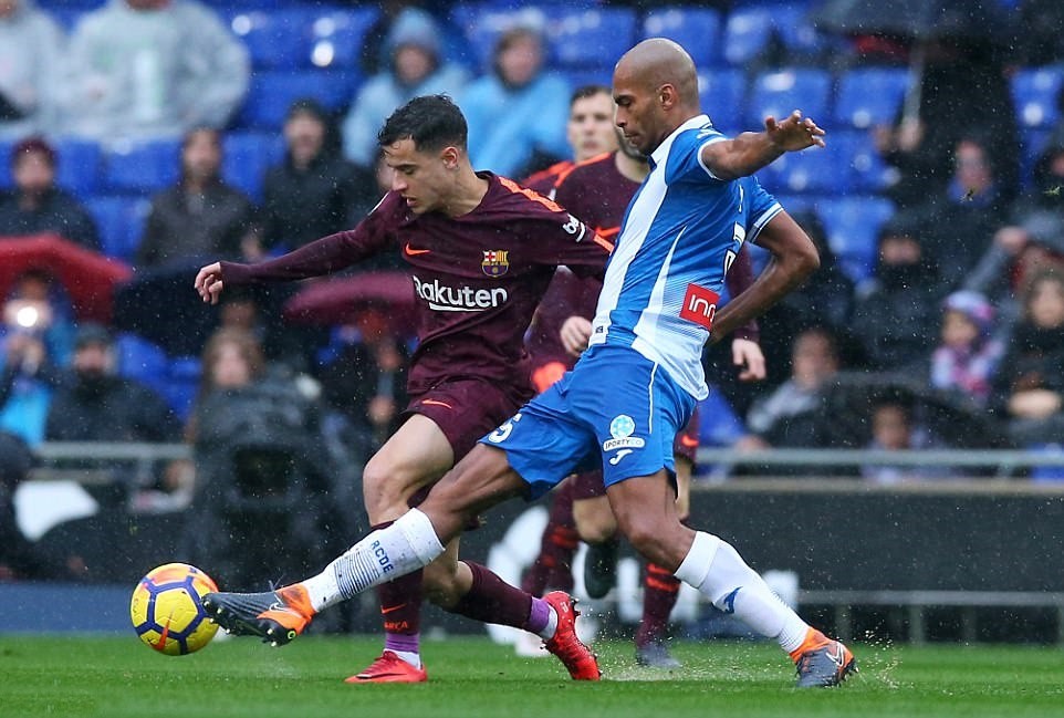 Sanchez đưa chó rời khách sạn, chuyển đến nhà mới - Bóng Đá