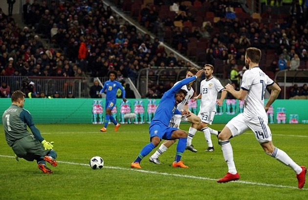 Paulinho tiếp tục thể hiện duyên ghi bàn khi lên tuyển - Bóng Đá