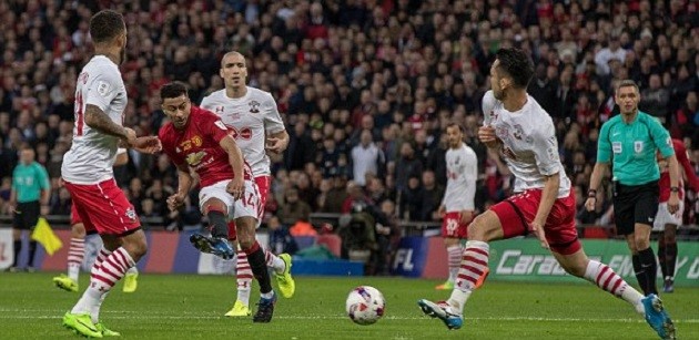 Chùm ảnh: Thần tài Ibra giúp Man Utd đăng quang ở Cúp Liên đoàn - Bóng Đá
