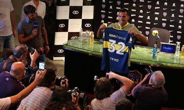 Carlos Tevez rạng rỡ trong lần thứ 3 tái ngộ Boca Juniors - Bóng Đá