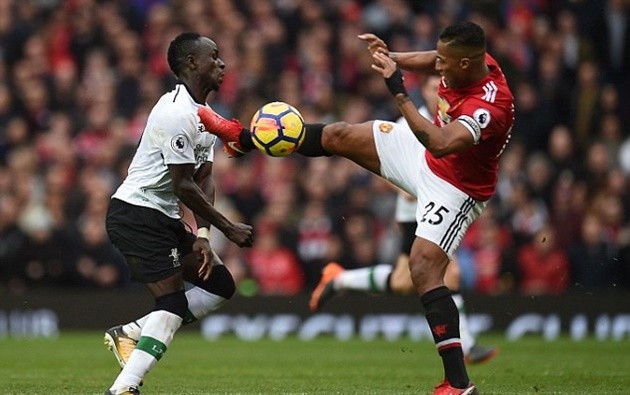 Có đến hai thẻ đỏ cần phải rút ra trong trận derby nước Anh - Bóng Đá
