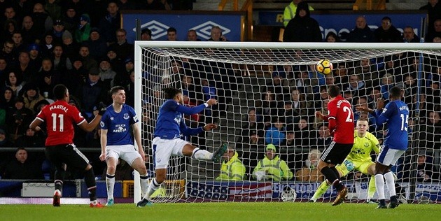 Cất trung phong, Mourinho sẽ thay áo cho Man Utd - Bóng Đá