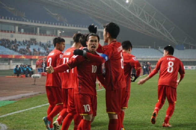 Sanchez khoe ảnh lên máy bay - Bóng Đá