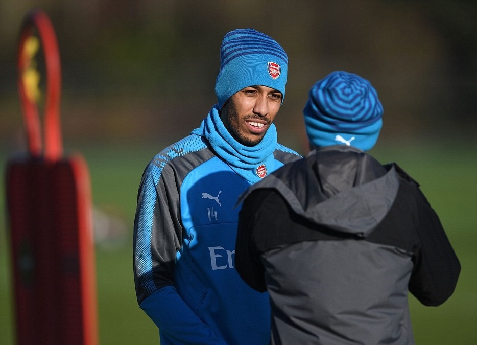 Aubameyang nuốt từng lời của Giáo sư trong buổi tập đầu tiên  - Bóng Đá