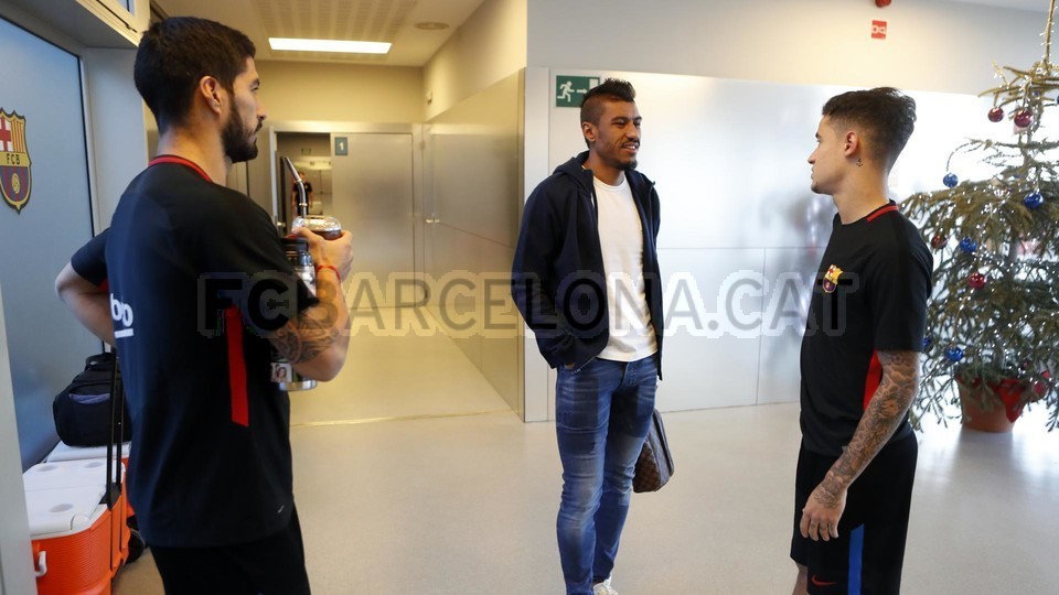 Coutinho chào các đồng đội mới - Bóng Đá