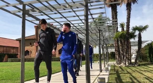 Chelsea đi dạo đầy thoải mái trước trận thư hùng với Barcelona - Bóng Đá