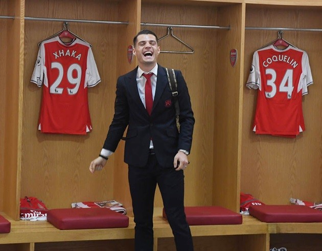 Cầu thủ Arsenal làm gì trong phòng thay đồ trước đại chiến Man City? - Bóng Đá