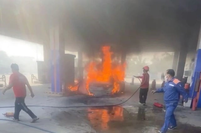 Theo thông tin từ báo Công an nhân dân, chiếc xe mang biển kiểm soát 92A-265 do Võ Nguyễn Duy A. (SN 2002, trú thôn Tú Nghĩa, xã Thăng Điền) điều khiển. 