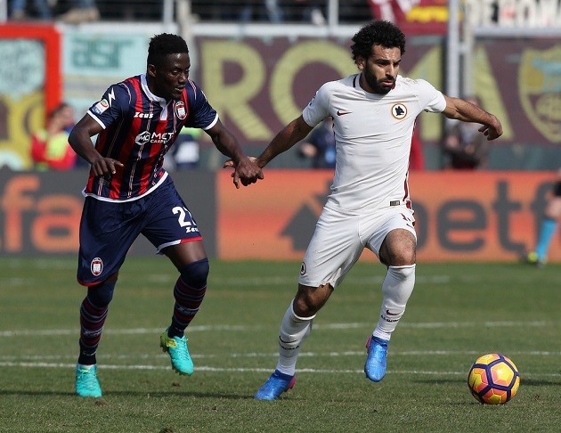 Chùm ảnh: Đụng Crotone, Dzeko suýt trở thành tội đồ - Bóng Đá