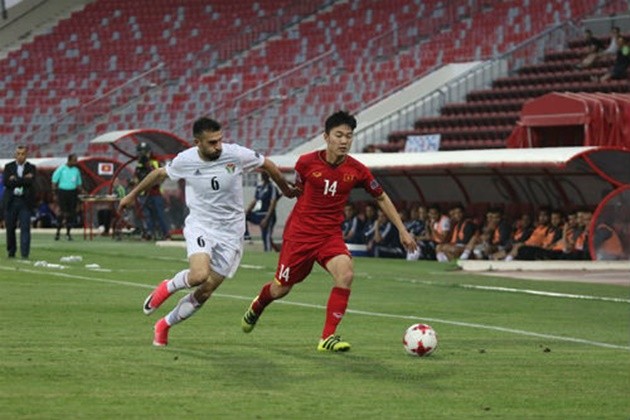 Jordan bở hơi tai để theo kèm Lương Xuân Trường - Bóng Đá
