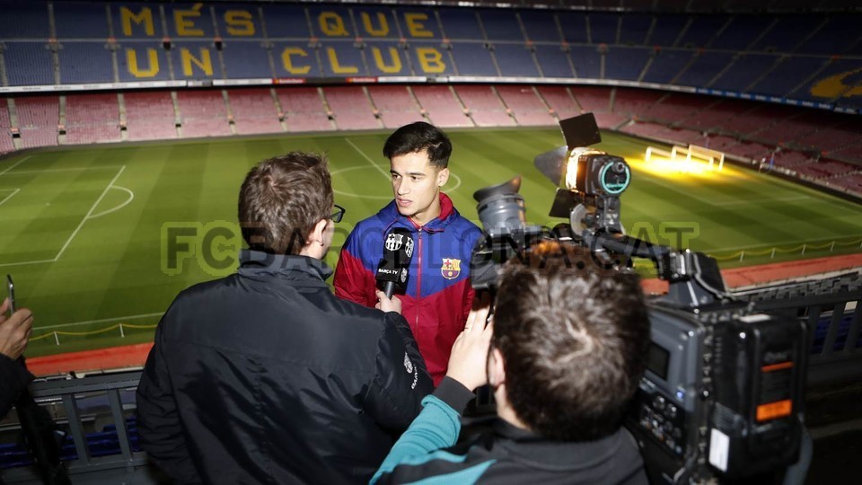 Coutinho họp báo ra mắt Barca - Bóng Đá