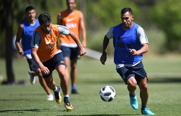 Carlos Tevez rạng rỡ trong lần thứ 3 tái ngộ Boca Juniors - Bóng Đá