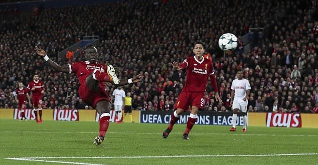 Ảnh Salah nhận thưởng - Bóng Đá