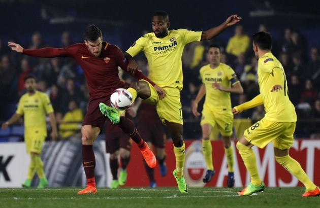 Chùm ảnh: Hat-trick của Dzeko nhấn chìm 