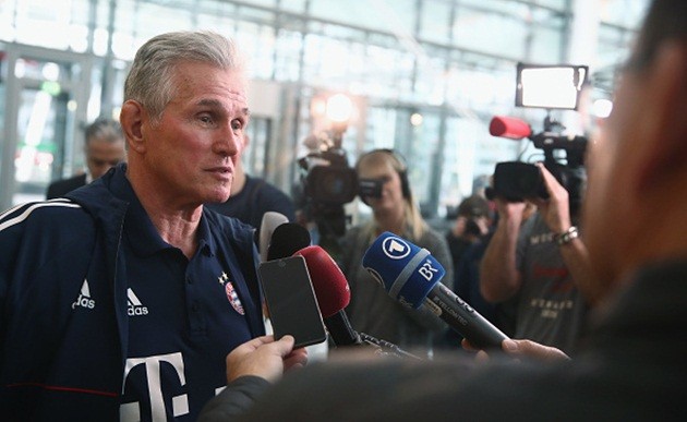 Dàn sao Bayern Munich bị vây kín khi đổ bộ xuống Doha - Bóng Đá