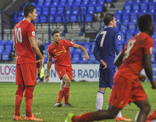 Chùm ảnh: Klopp lặn lội xem đội trẻ, chờ tin vui từ Lovren - Bóng Đá