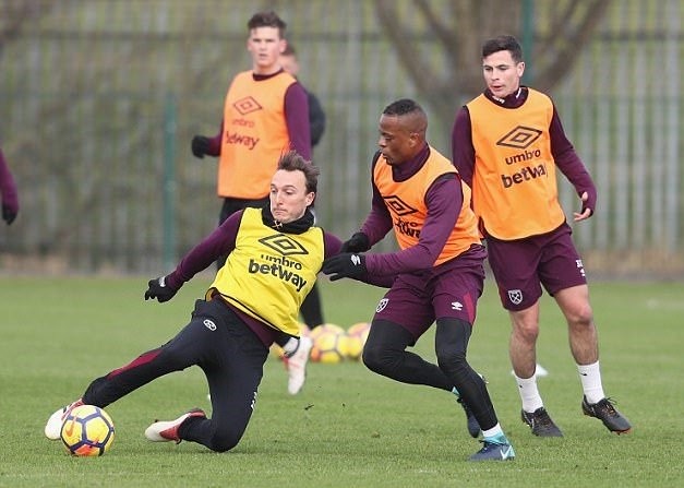 Patrice Evra thể hiện tài lẻ ngay trên đường phố - Bóng Đá
