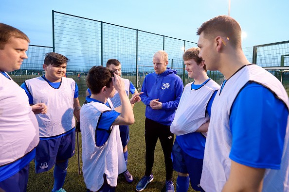 Sao Everton hớn hở với sự kiện cộng đồng - Bóng Đá