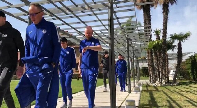 Chelsea đi dạo đầy thoải mái trước trận thư hùng với Barcelona - Bóng Đá
