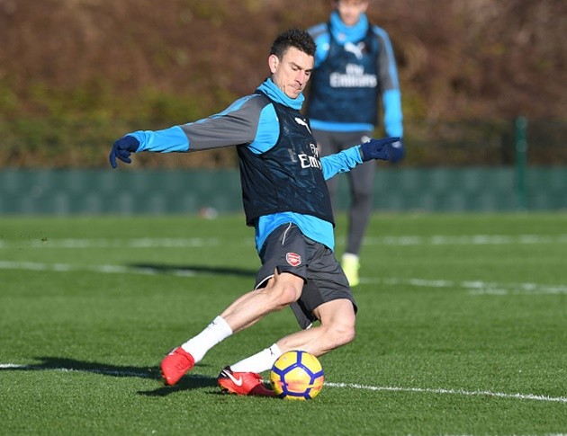 Sanchez chạy hùng hục trên sân, quyết tri ân Arsenal bằng một trận thắng - Bóng Đá