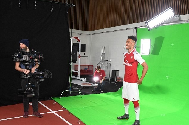 Pierre-Emerick Aubameyang and Henrikh Mkhitaryan - Bóng Đá