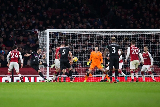 Lacazette mừng hết lớn khi giải được vận đen - Bóng Đá