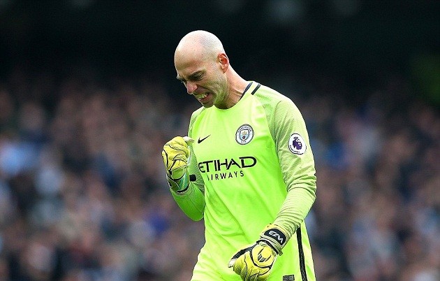 Chùm ảnh: Man City vượt khó nhờ bàn thắng muộn của Jesus - Bóng Đá