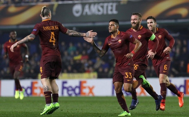 Chùm ảnh: Hat-trick của Dzeko nhấn chìm 