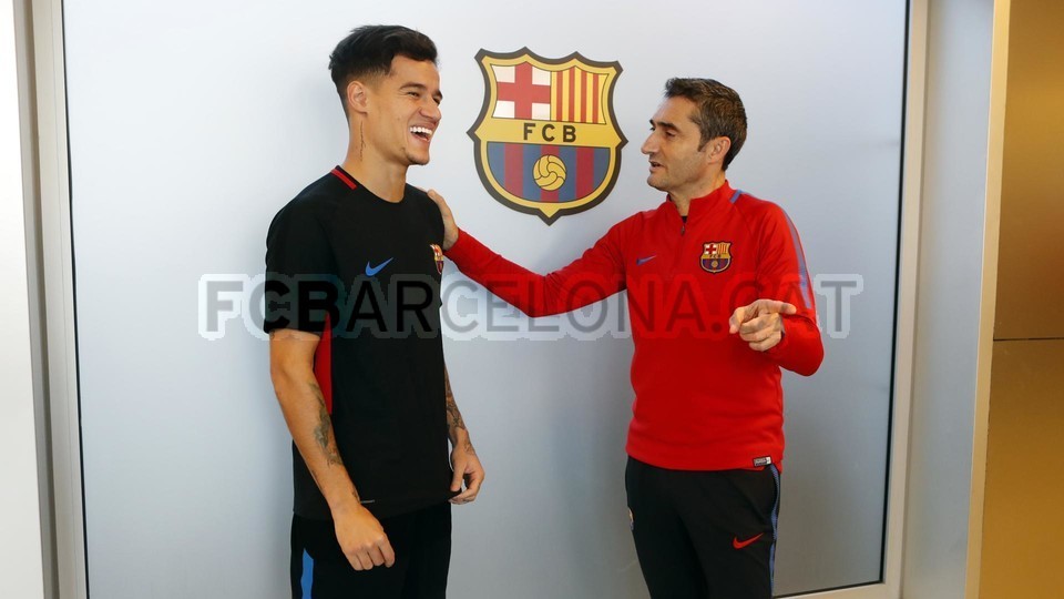 Coutinho chào các đồng đội mới - Bóng Đá