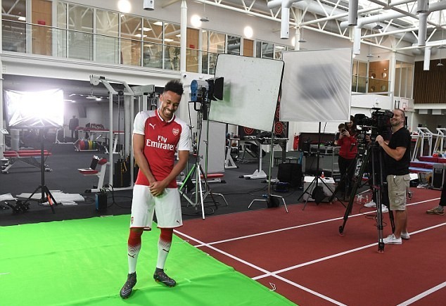 Pierre-Emerick Aubameyang and Henrikh Mkhitaryan - Bóng Đá