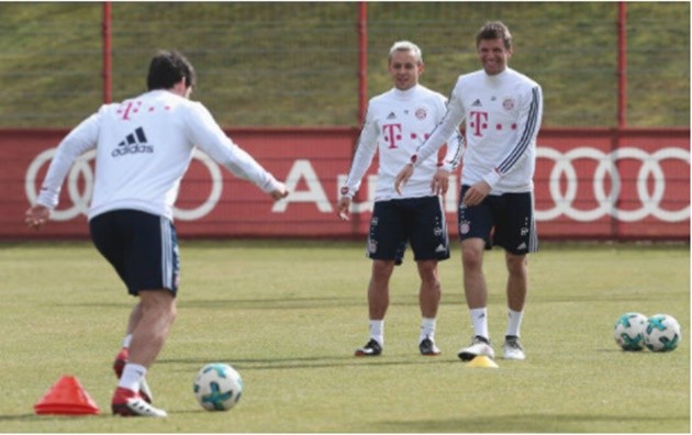 Juan Bernat được Jupp Heynckes uốn nắn từng chút một - Bóng Đá