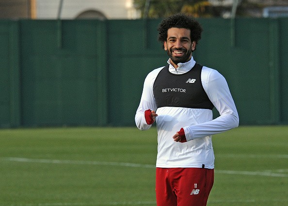 Van Dijk pha trò, sân tập Liverpool rộn tiếng cười - Bóng Đá