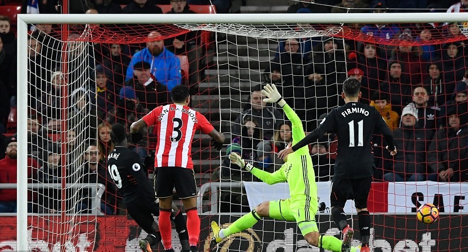 Salah hủy diệt Watford ngay cả khi đã té ngã - Bóng Đá
