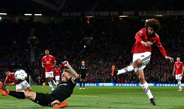 De Gea thất thần nhìn đồng đội 