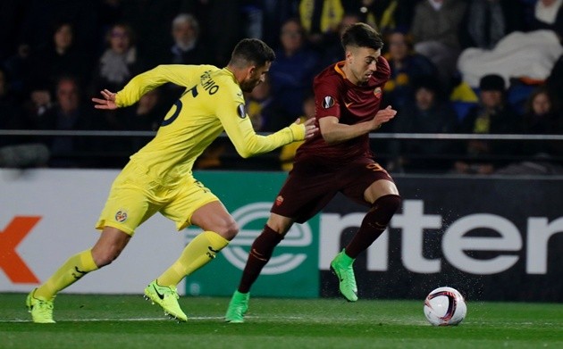 Chùm ảnh: Hat-trick của Dzeko nhấn chìm 