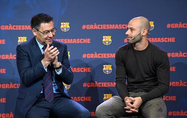 Mascherano rơi lệ trong lễ chia tay Barcelona - Bóng Đá