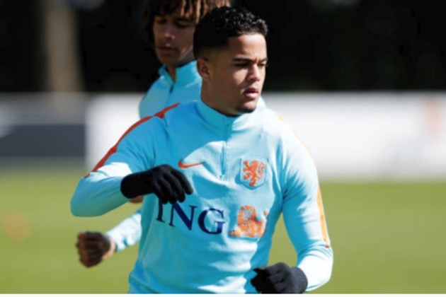  Ronald Koeman đặt trọn niềm tin vào con trai Kluivert  - Bóng Đá
