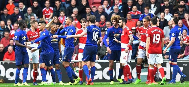 Victor Valdes giúp Man Utd thoát kiếp chú 6 - Bóng Đá