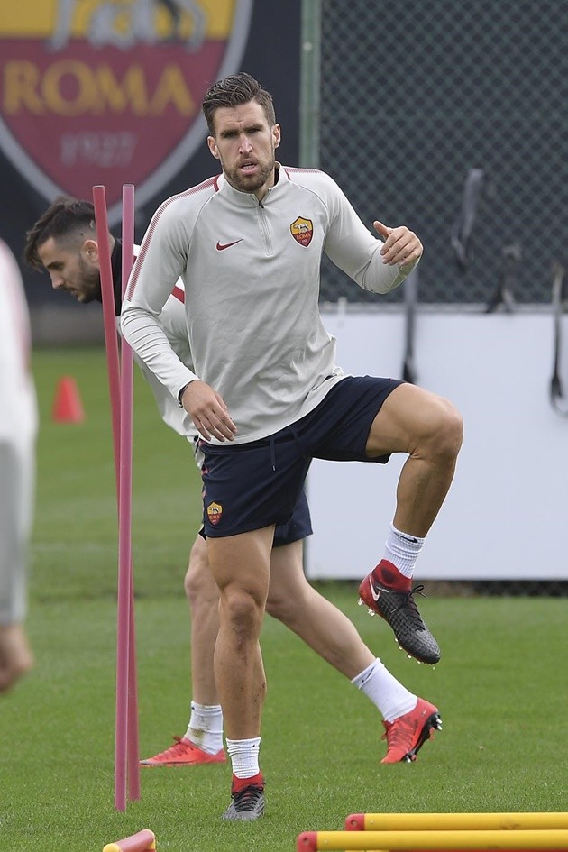 Nainggolan được đồng đội 
